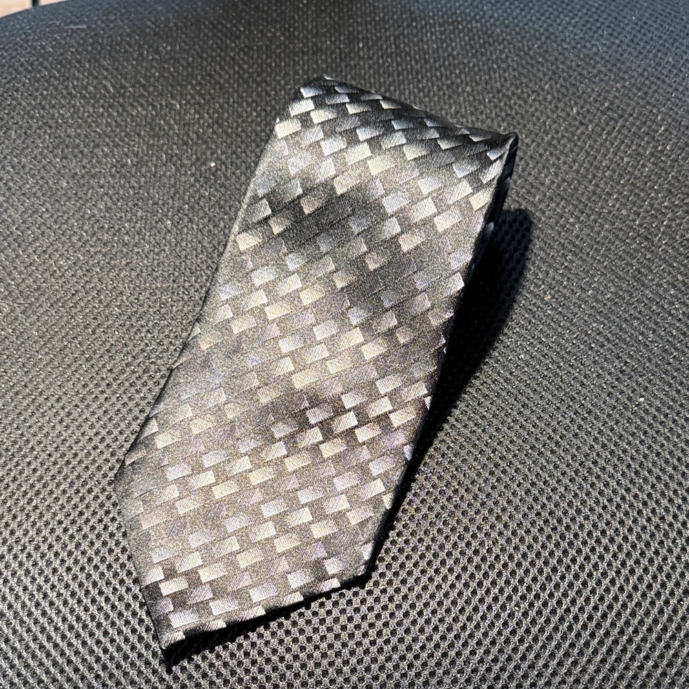 Van Heusen Elegant Black and Gray Men's Tie
